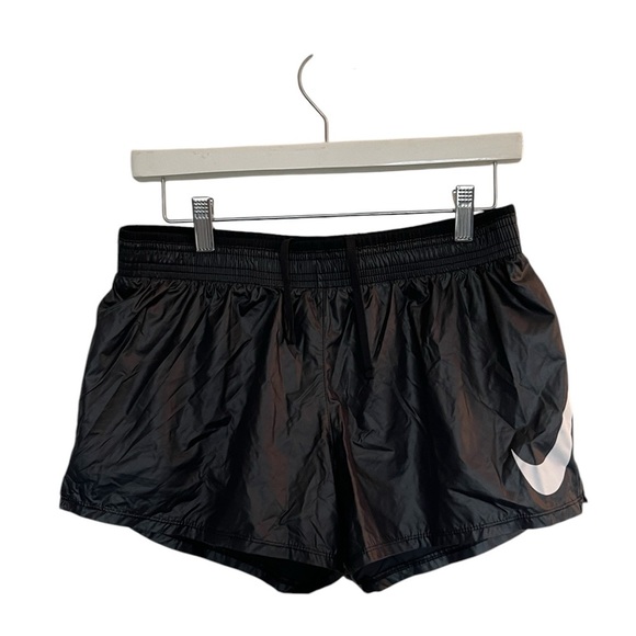 Nike Swoosh Run women’s running shorts size medium - Picture 5 of 15